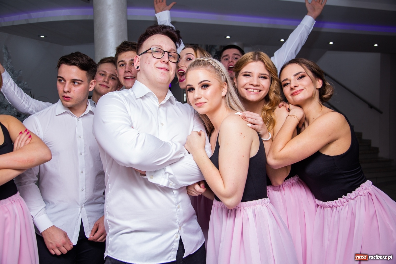 Zdjęcie w galerii na portalu naszraciborz.pl: Sportowcy i mundurowcy z ZSOMS Racibórz otworzyli sezon studniówek [FOTO i WIDEO] wiadomości z regionu