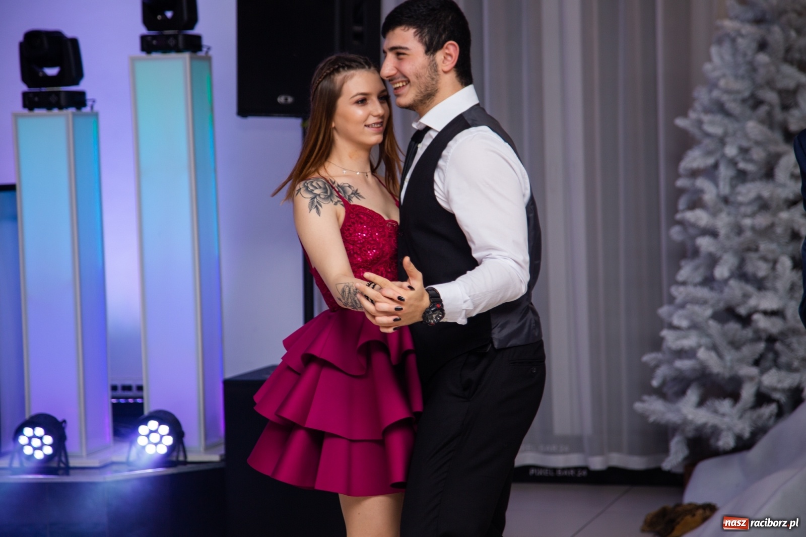 Zdjęcie w galerii na portalu naszraciborz.pl: Sportowcy i mundurowcy z ZSOMS Racibórz otworzyli sezon studniówek [FOTO i WIDEO] wiadomości z regionu