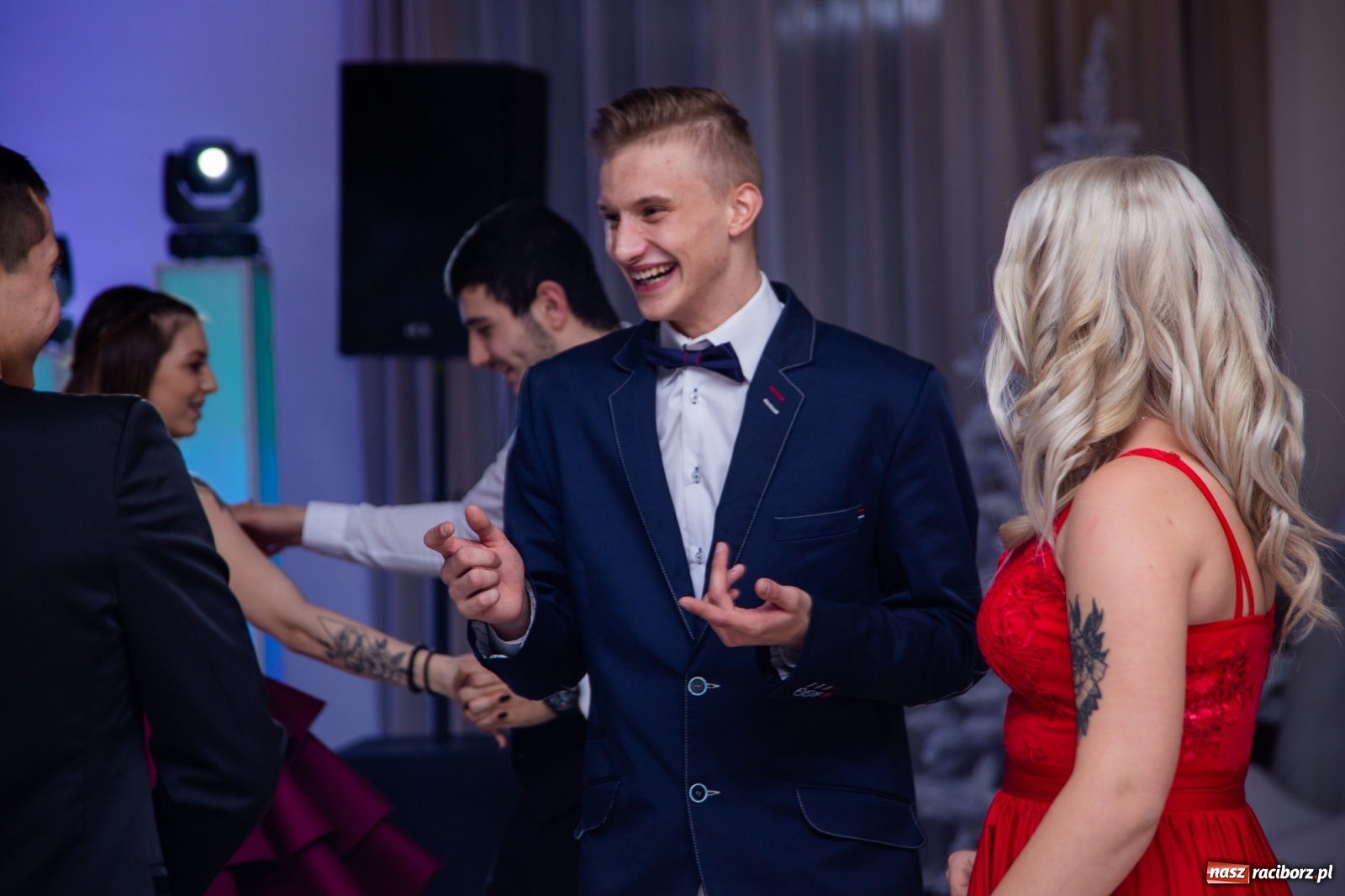 Zdjęcie w galerii na portalu naszraciborz.pl: Sportowcy i mundurowcy z ZSOMS Racibórz otworzyli sezon studniówek [FOTO i WIDEO] wiadomości z regionu