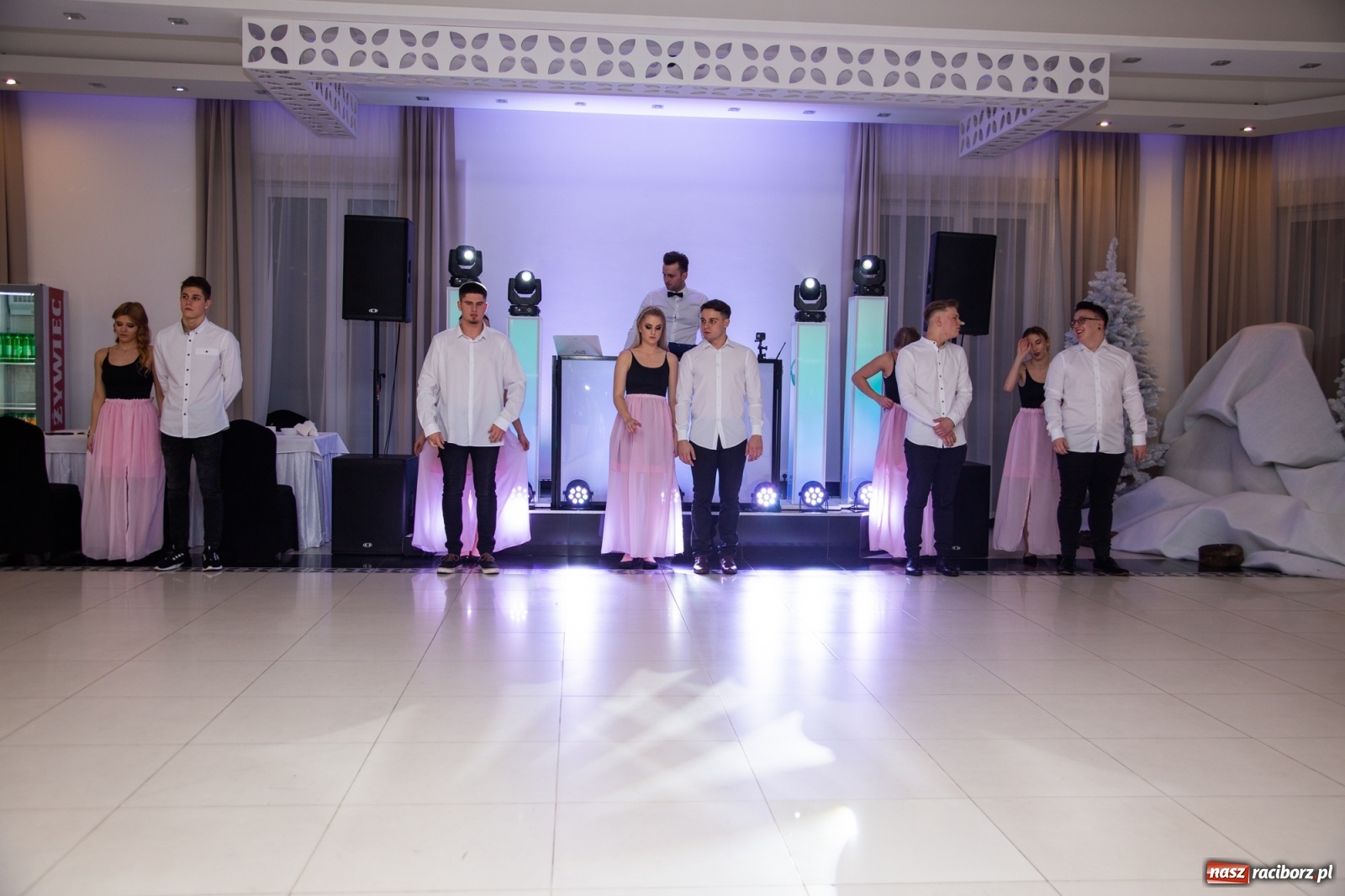 Zdjęcie w galerii na portalu naszraciborz.pl: Sportowcy i mundurowcy z ZSOMS Racibórz otworzyli sezon studniówek [FOTO i WIDEO] wiadomości z regionu