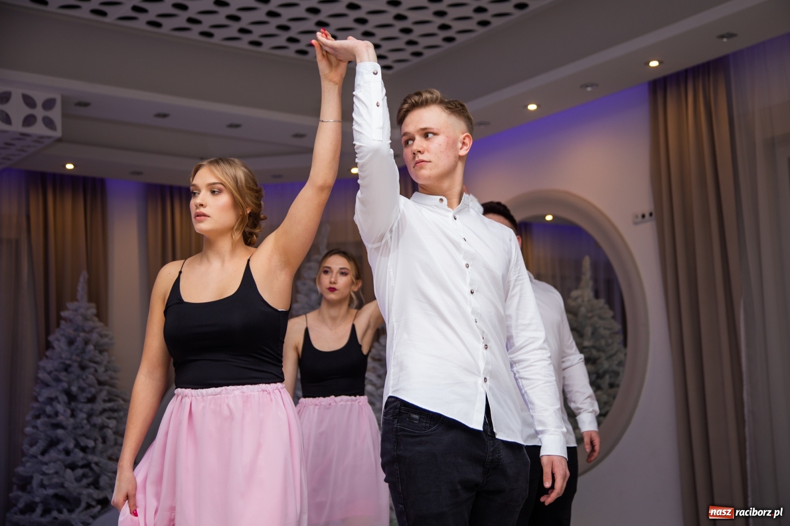 Zdjęcie w galerii na portalu naszraciborz.pl: Sportowcy i mundurowcy z ZSOMS Racibórz otworzyli sezon studniówek [FOTO i WIDEO] wiadomości z regionu