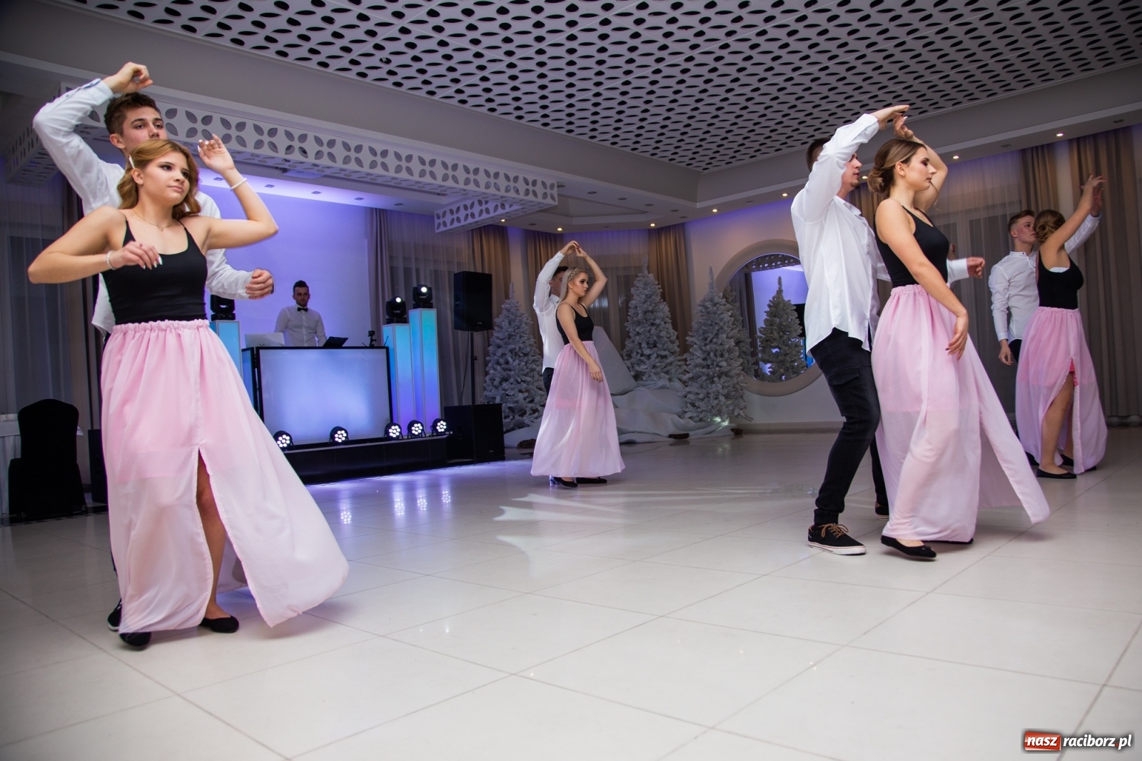 Zdjęcie w galerii na portalu naszraciborz.pl: Sportowcy i mundurowcy z ZSOMS Racibórz otworzyli sezon studniówek [FOTO i WIDEO] wiadomości z regionu