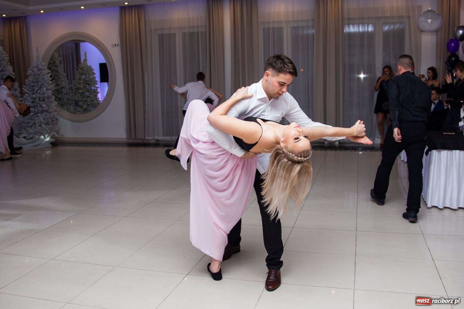 Zdjęcie w galerii na portalu naszraciborz.pl: Sportowcy i mundurowcy z ZSOMS Racibórz otworzyli sezon studniówek [FOTO i WIDEO] wiadomości z regionu