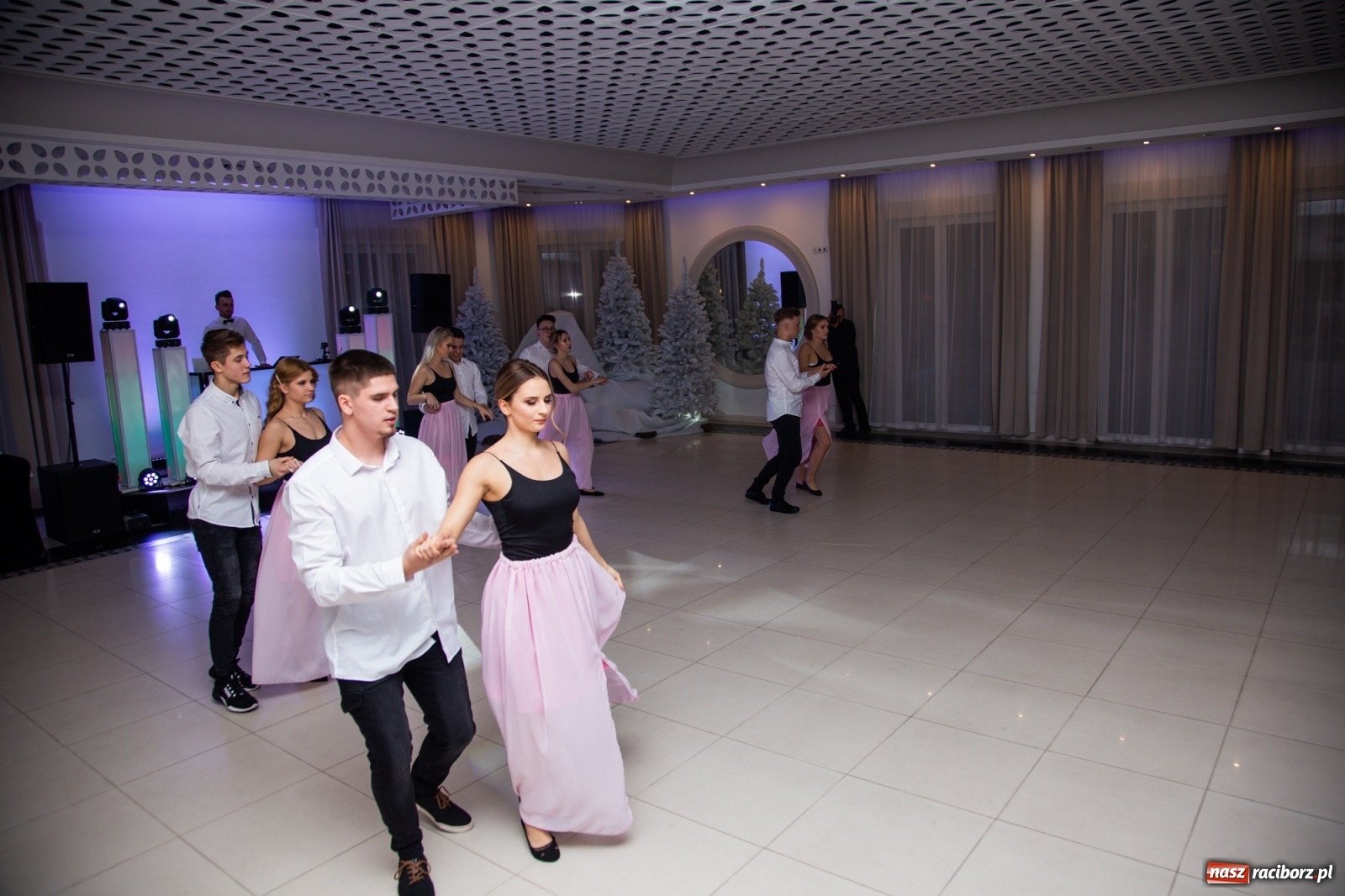 Zdjęcie w galerii na portalu naszraciborz.pl: Sportowcy i mundurowcy z ZSOMS Racibórz otworzyli sezon studniówek [FOTO i WIDEO] wiadomości z regionu