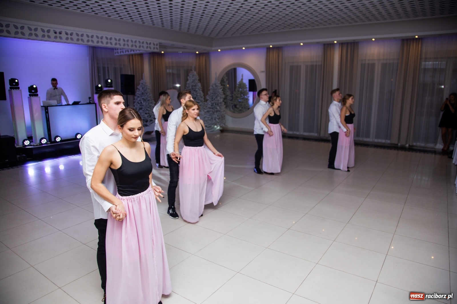 Zdjęcie w galerii na portalu naszraciborz.pl: Sportowcy i mundurowcy z ZSOMS Racibórz otworzyli sezon studniówek [FOTO i WIDEO] wiadomości z regionu