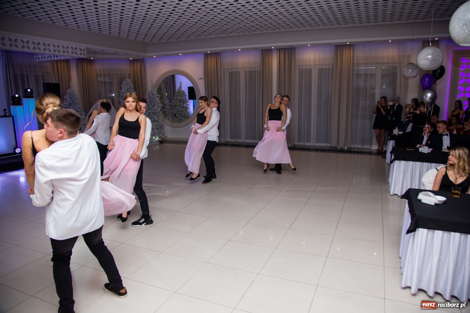 Zdjęcie w galerii na portalu naszraciborz.pl: Sportowcy i mundurowcy z ZSOMS Racibórz otworzyli sezon studniówek [FOTO i WIDEO] wiadomości z regionu