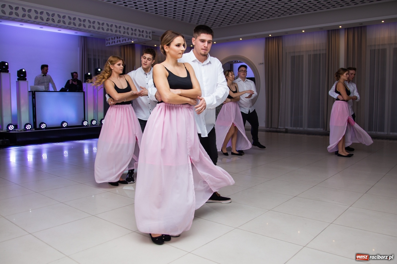 Zdjęcie w galerii na portalu naszraciborz.pl: Sportowcy i mundurowcy z ZSOMS Racibórz otworzyli sezon studniówek [FOTO i WIDEO] wiadomości z regionu