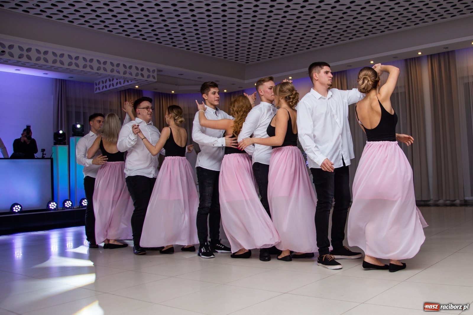 Zdjęcie w galerii na portalu naszraciborz.pl: Sportowcy i mundurowcy z ZSOMS Racibórz otworzyli sezon studniówek [FOTO i WIDEO] wiadomości z regionu