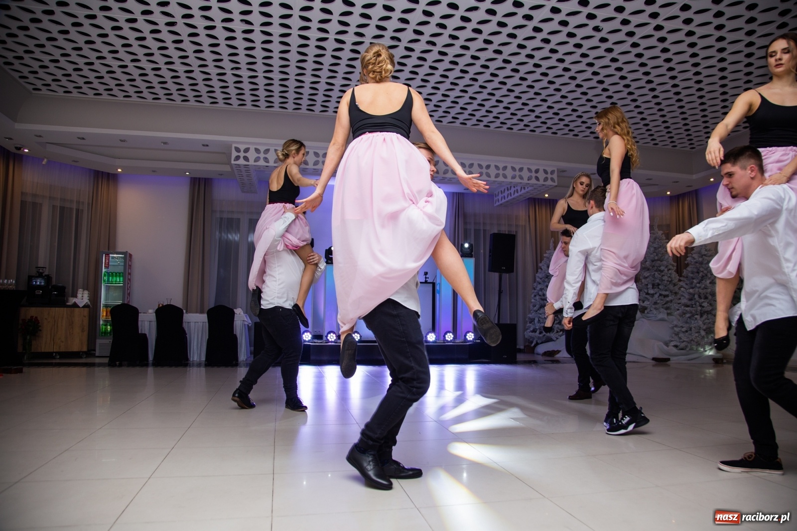 Zdjęcie w galerii na portalu naszraciborz.pl: Sportowcy i mundurowcy z ZSOMS Racibórz otworzyli sezon studniówek [FOTO i WIDEO] wiadomości z regionu