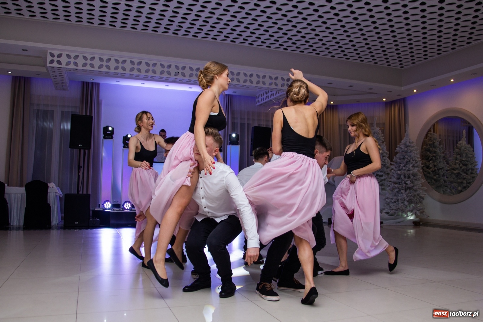 Zdjęcie w galerii na portalu naszraciborz.pl: Sportowcy i mundurowcy z ZSOMS Racibórz otworzyli sezon studniówek [FOTO i WIDEO] wiadomości z regionu