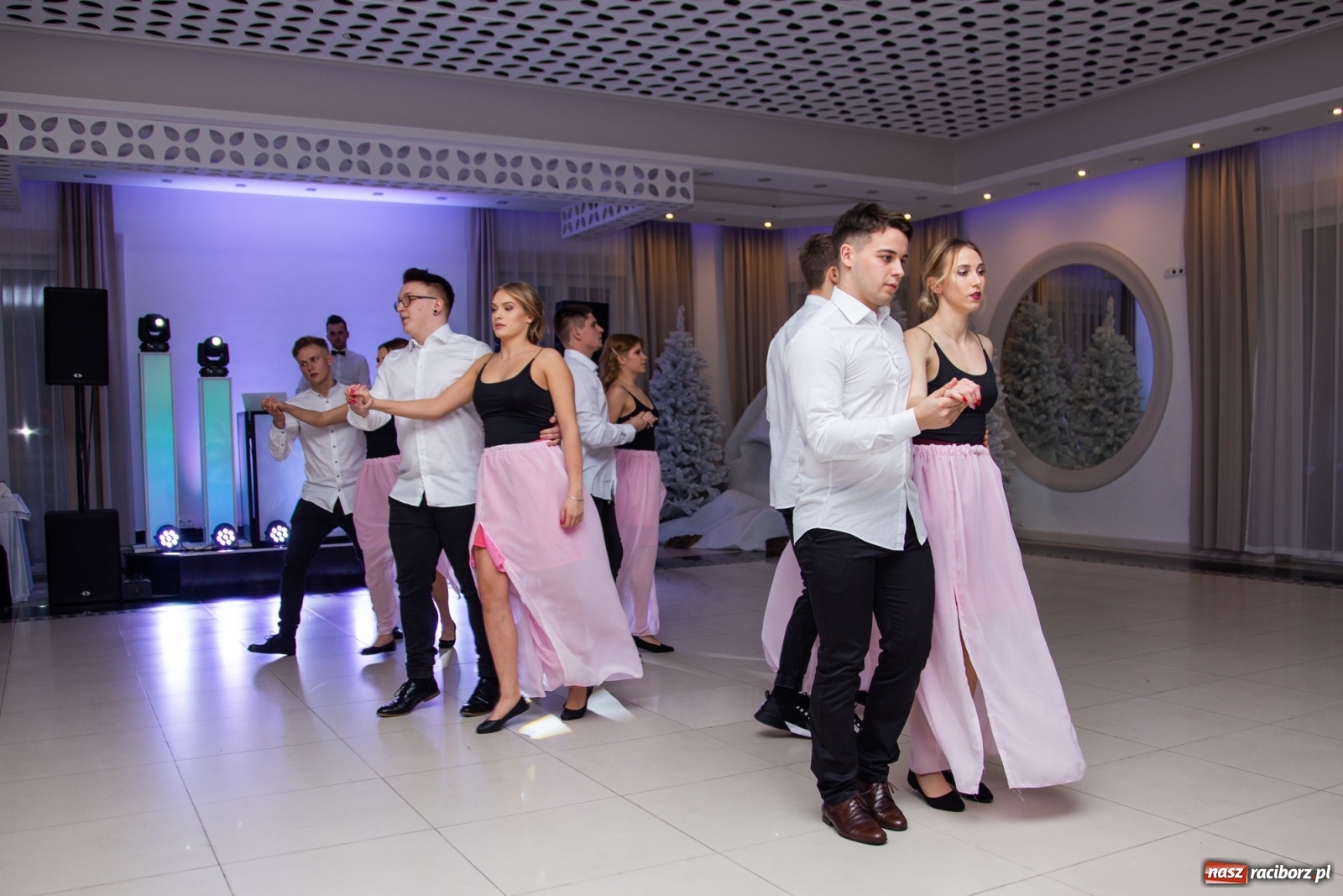 Zdjęcie w galerii na portalu naszraciborz.pl: Sportowcy i mundurowcy z ZSOMS Racibórz otworzyli sezon studniówek [FOTO i WIDEO] wiadomości z regionu