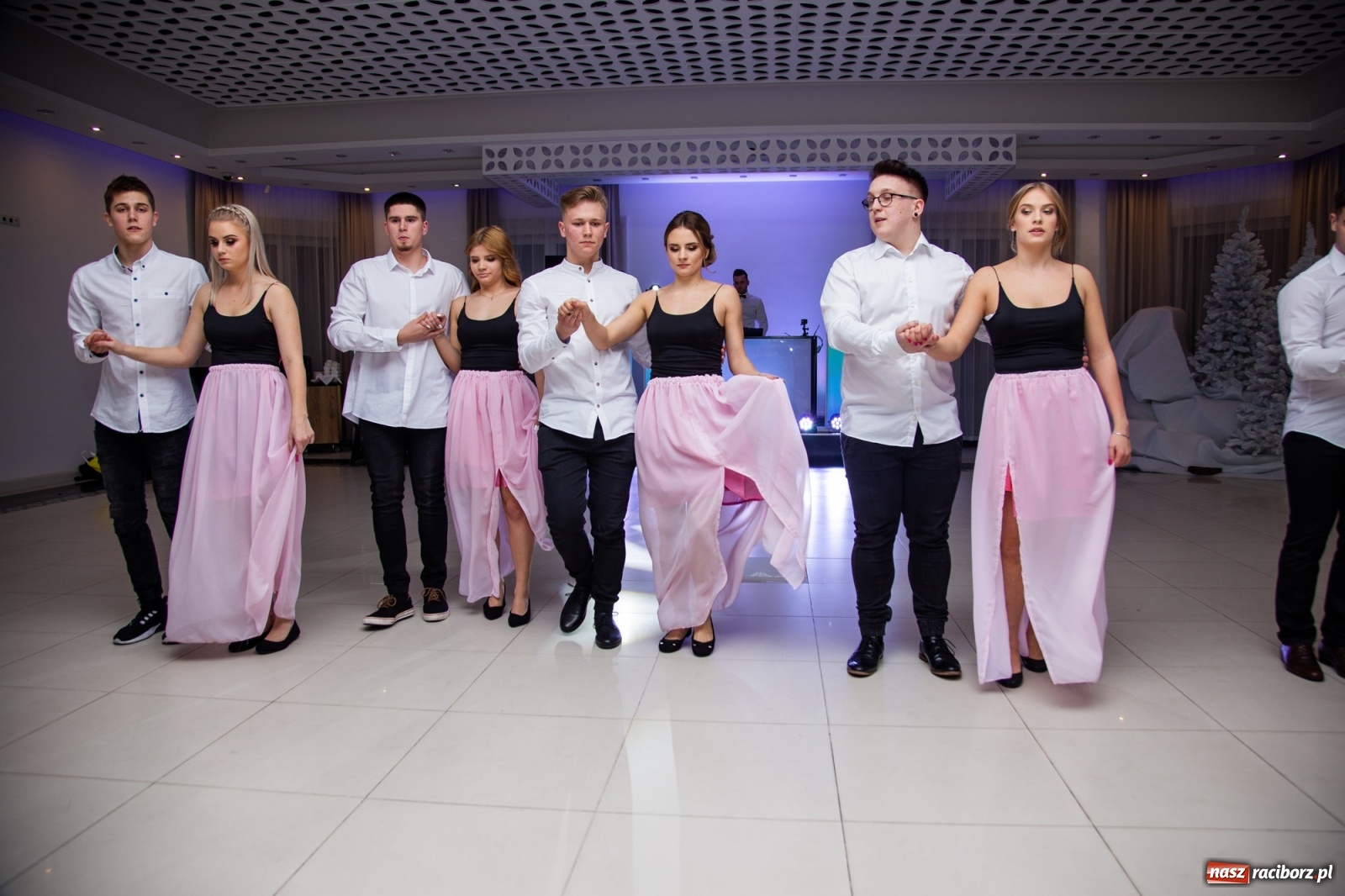 Zdjęcie w galerii na portalu naszraciborz.pl: Sportowcy i mundurowcy z ZSOMS Racibórz otworzyli sezon studniówek [FOTO i WIDEO] wiadomości z regionu