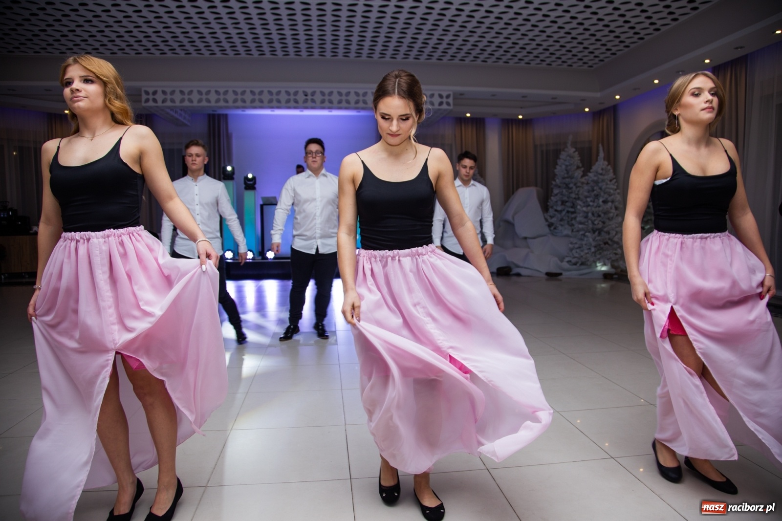 Zdjęcie w galerii na portalu naszraciborz.pl: Sportowcy i mundurowcy z ZSOMS Racibórz otworzyli sezon studniówek [FOTO i WIDEO] wiadomości z regionu