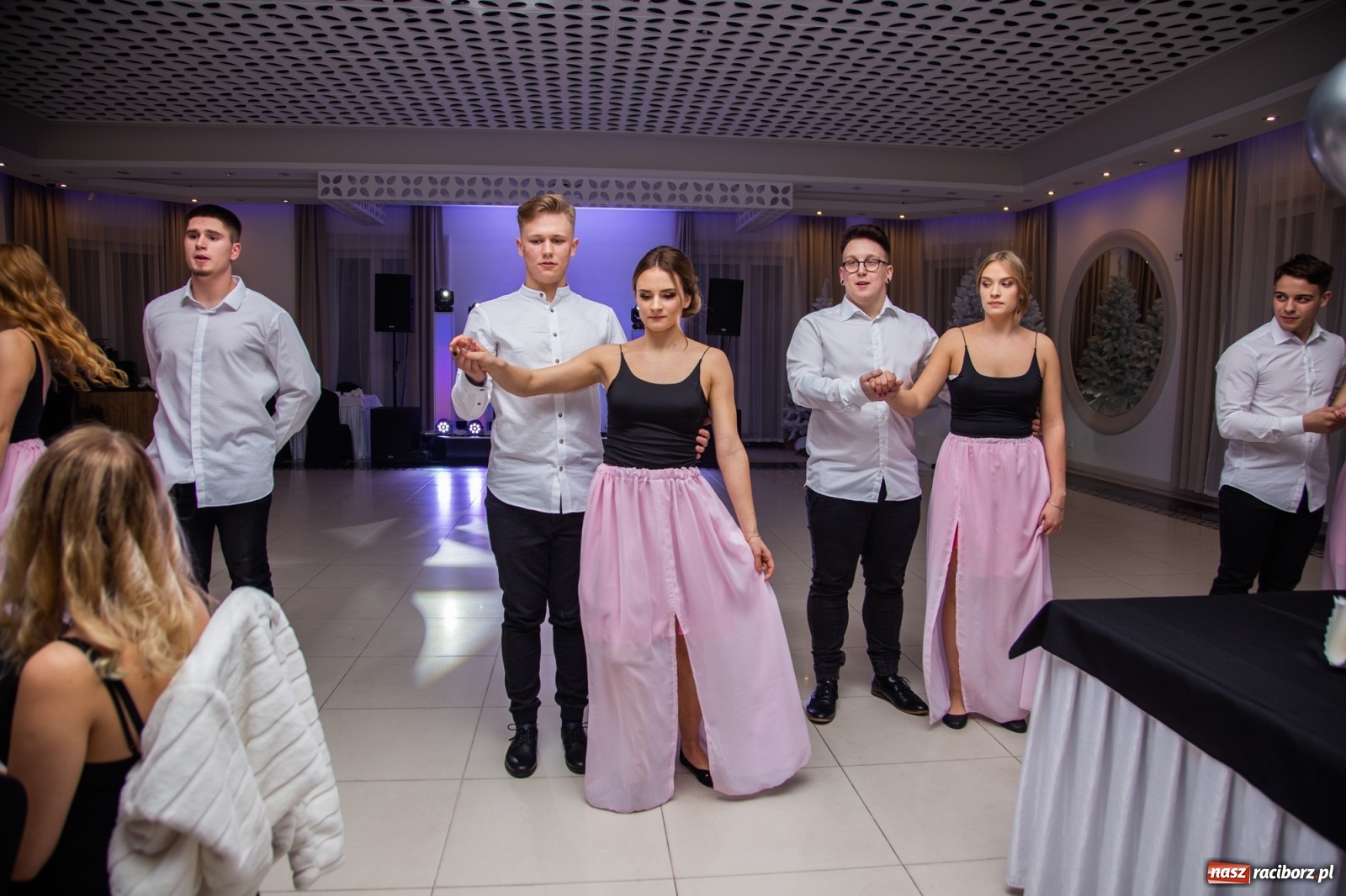 Zdjęcie w galerii na portalu naszraciborz.pl: Sportowcy i mundurowcy z ZSOMS Racibórz otworzyli sezon studniówek [FOTO i WIDEO] wiadomości z regionu