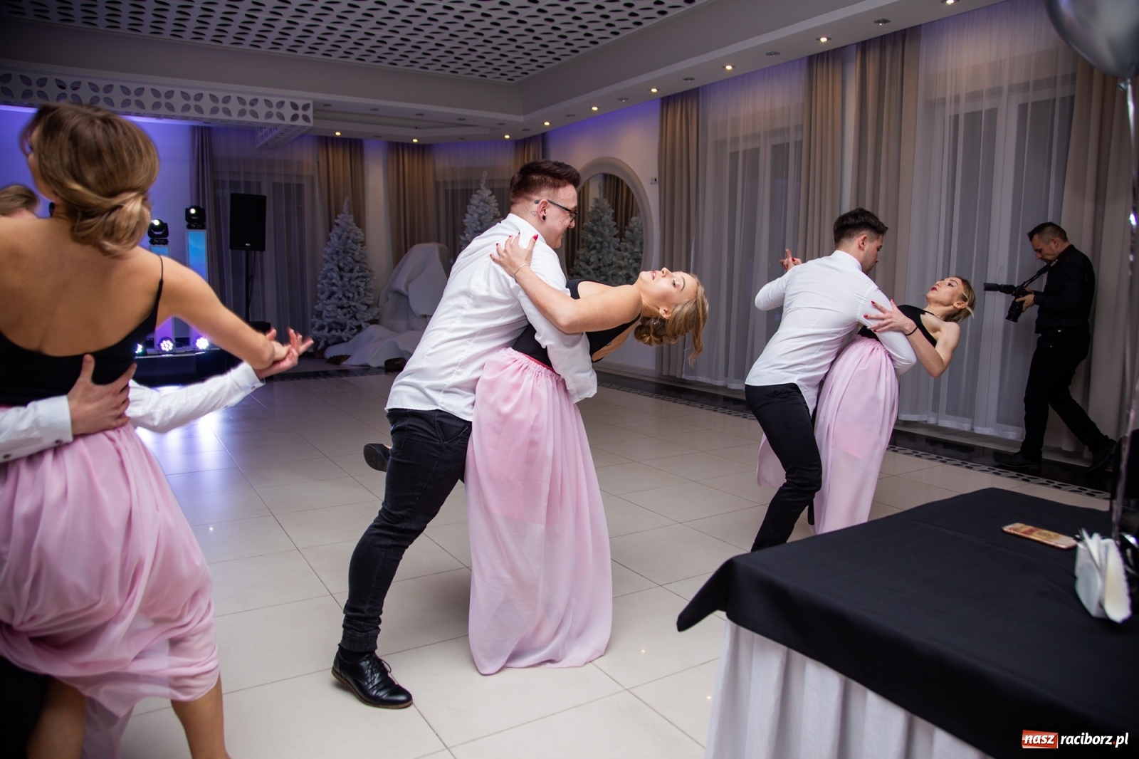 Zdjęcie w galerii na portalu naszraciborz.pl: Sportowcy i mundurowcy z ZSOMS Racibórz otworzyli sezon studniówek [FOTO i WIDEO] wiadomości z regionu