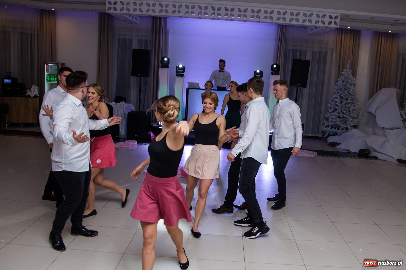 Zdjęcie w galerii na portalu naszraciborz.pl: Sportowcy i mundurowcy z ZSOMS Racibórz otworzyli sezon studniówek [FOTO i WIDEO] wiadomości z regionu