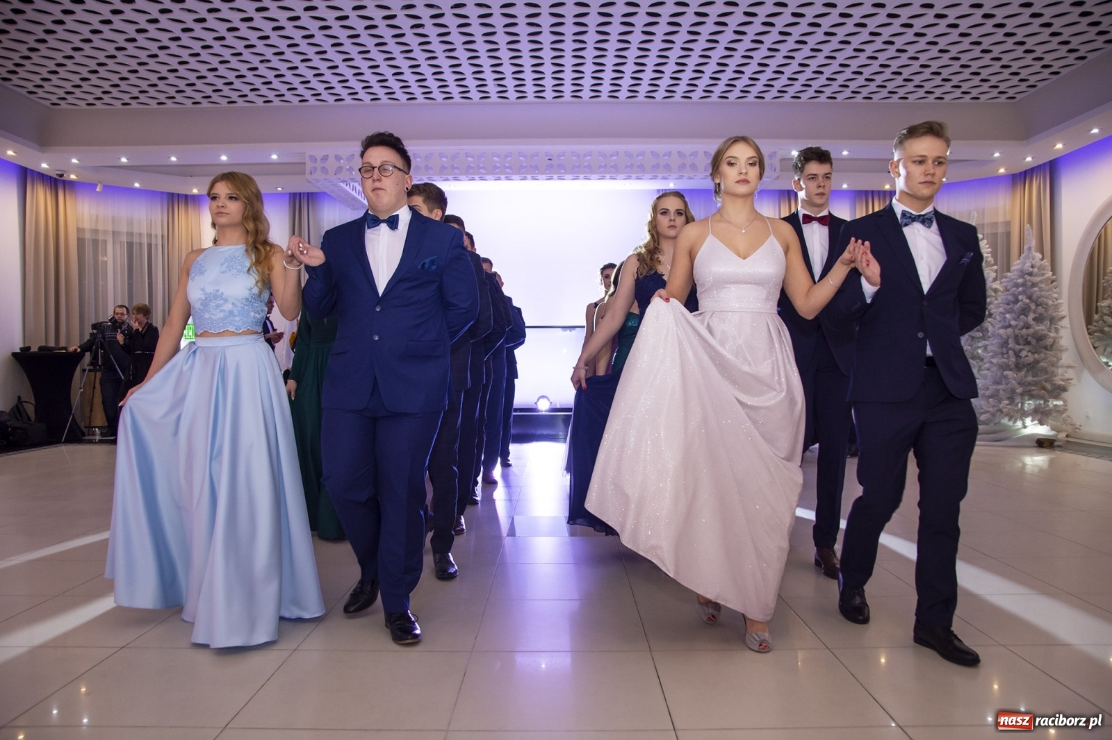 Zdjęcie w galerii na portalu naszraciborz.pl: Sportowcy i mundurowcy z ZSOMS Racibórz otworzyli sezon studniówek [FOTO i WIDEO] wiadomości z regionu