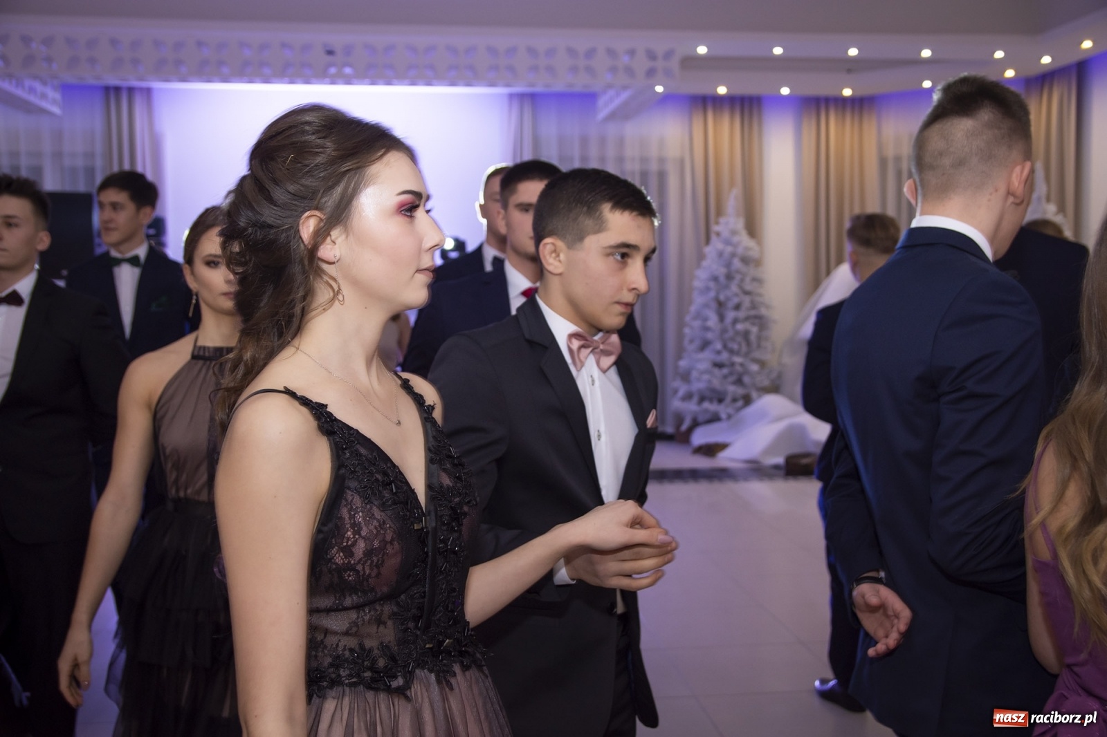 Zdjęcie w galerii na portalu naszraciborz.pl: Sportowcy i mundurowcy z ZSOMS Racibórz otworzyli sezon studniówek [FOTO i WIDEO] wiadomości z regionu