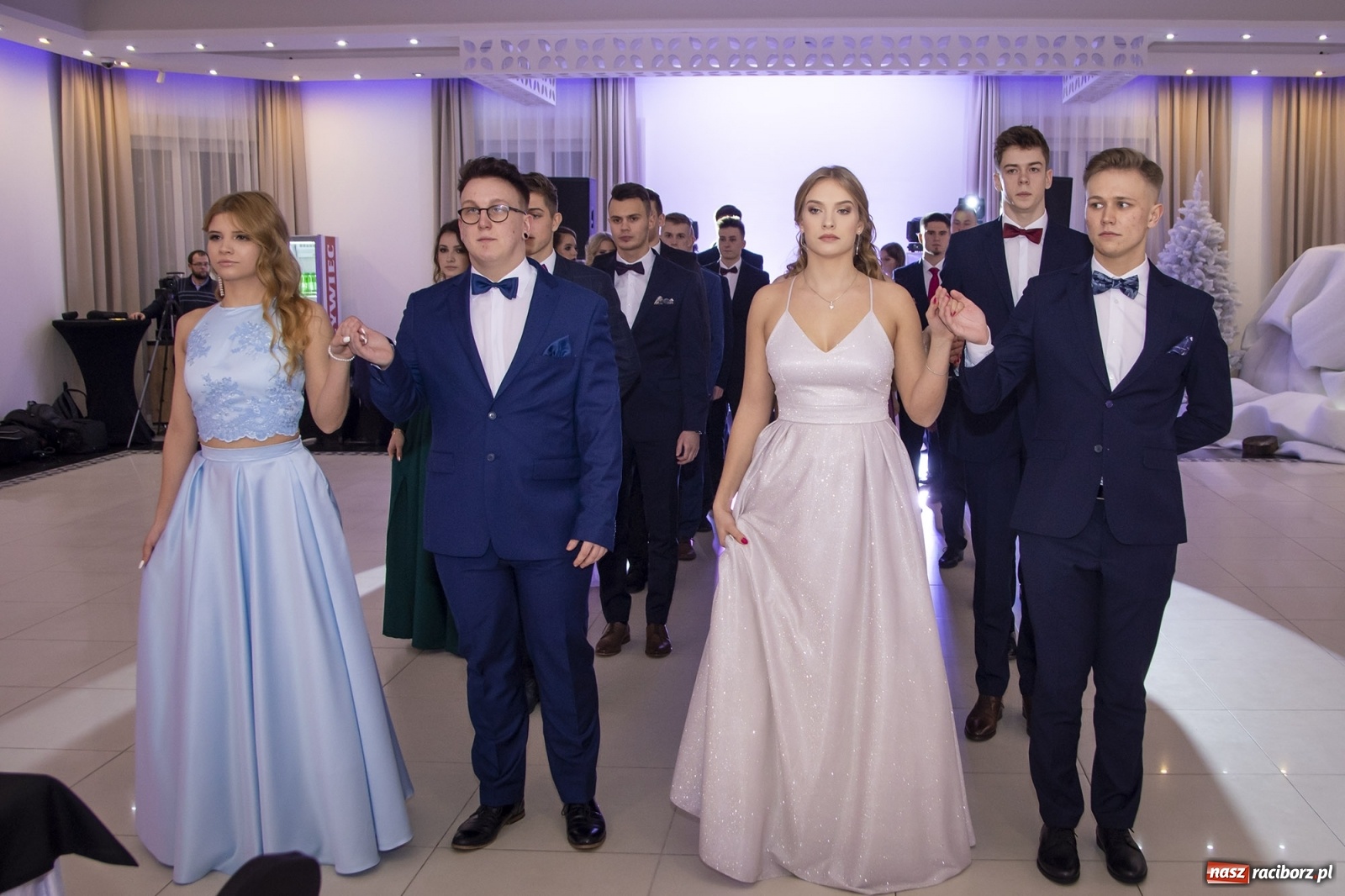 Zdjęcie w galerii na portalu naszraciborz.pl: Sportowcy i mundurowcy z ZSOMS Racibórz otworzyli sezon studniówek [FOTO i WIDEO] wiadomości z regionu