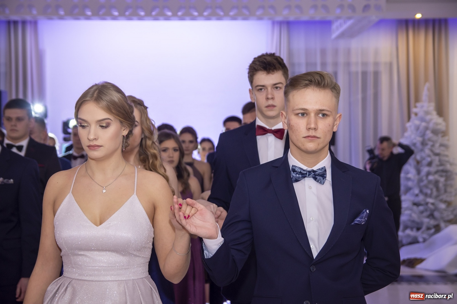 Zdjęcie w galerii na portalu naszraciborz.pl: Sportowcy i mundurowcy z ZSOMS Racibórz otworzyli sezon studniówek [FOTO i WIDEO] wiadomości z regionu