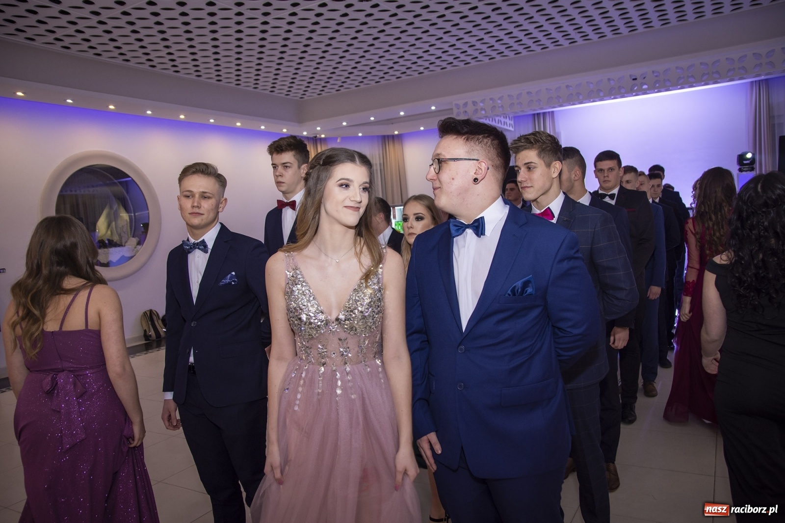 Zdjęcie w galerii na portalu naszraciborz.pl: Sportowcy i mundurowcy z ZSOMS Racibórz otworzyli sezon studniówek [FOTO i WIDEO] wiadomości z regionu