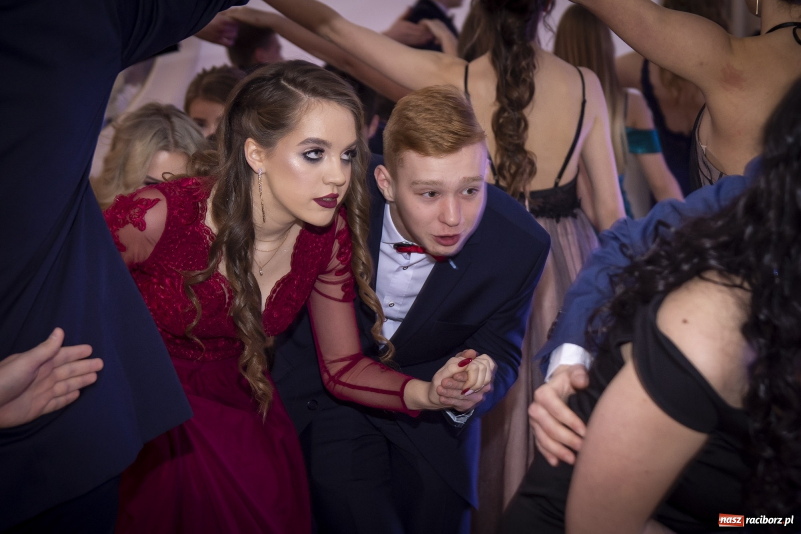 Zdjęcie w galerii na portalu naszraciborz.pl: Sportowcy i mundurowcy z ZSOMS Racibórz otworzyli sezon studniówek [FOTO i WIDEO] wiadomości z regionu