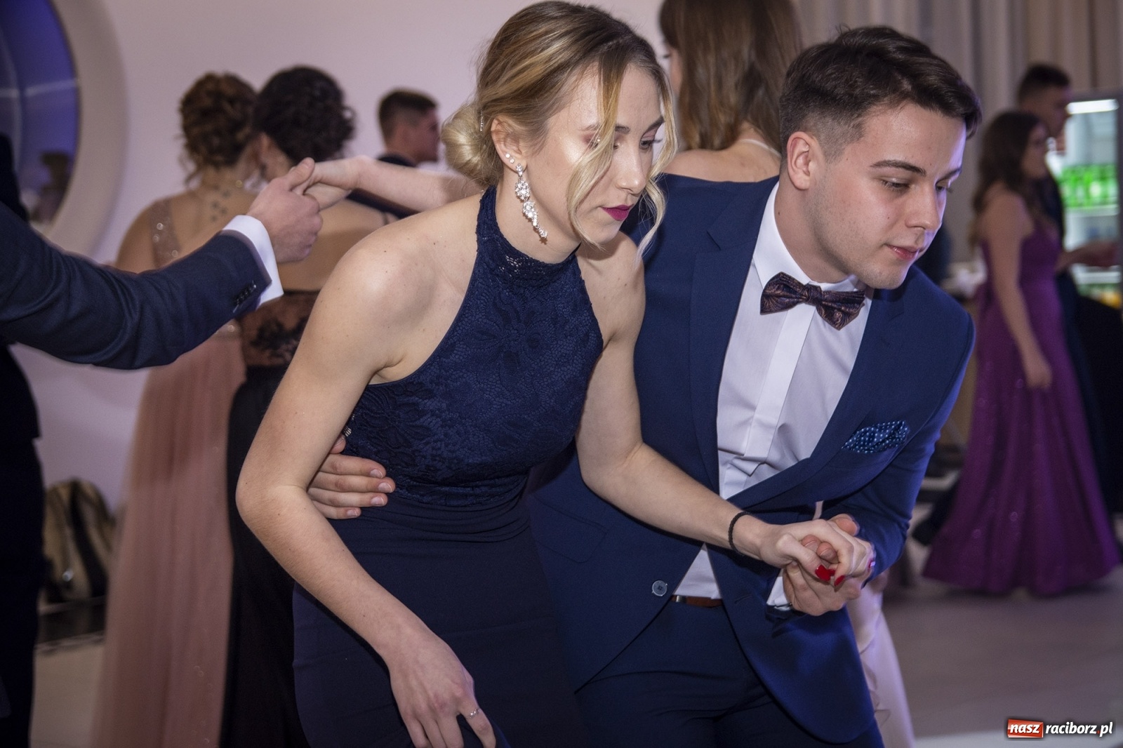 Zdjęcie w galerii na portalu naszraciborz.pl: Sportowcy i mundurowcy z ZSOMS Racibórz otworzyli sezon studniówek [FOTO i WIDEO] wiadomości z regionu