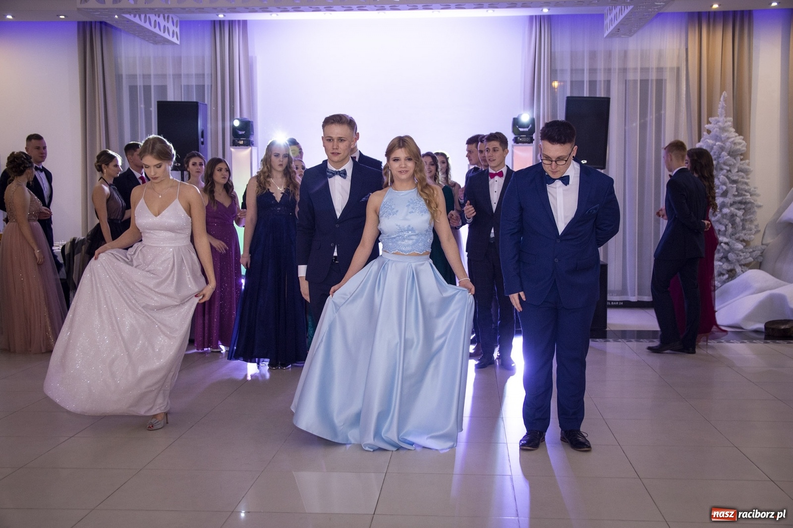 Zdjęcie w galerii na portalu naszraciborz.pl: Sportowcy i mundurowcy z ZSOMS Racibórz otworzyli sezon studniówek [FOTO i WIDEO] wiadomości z regionu