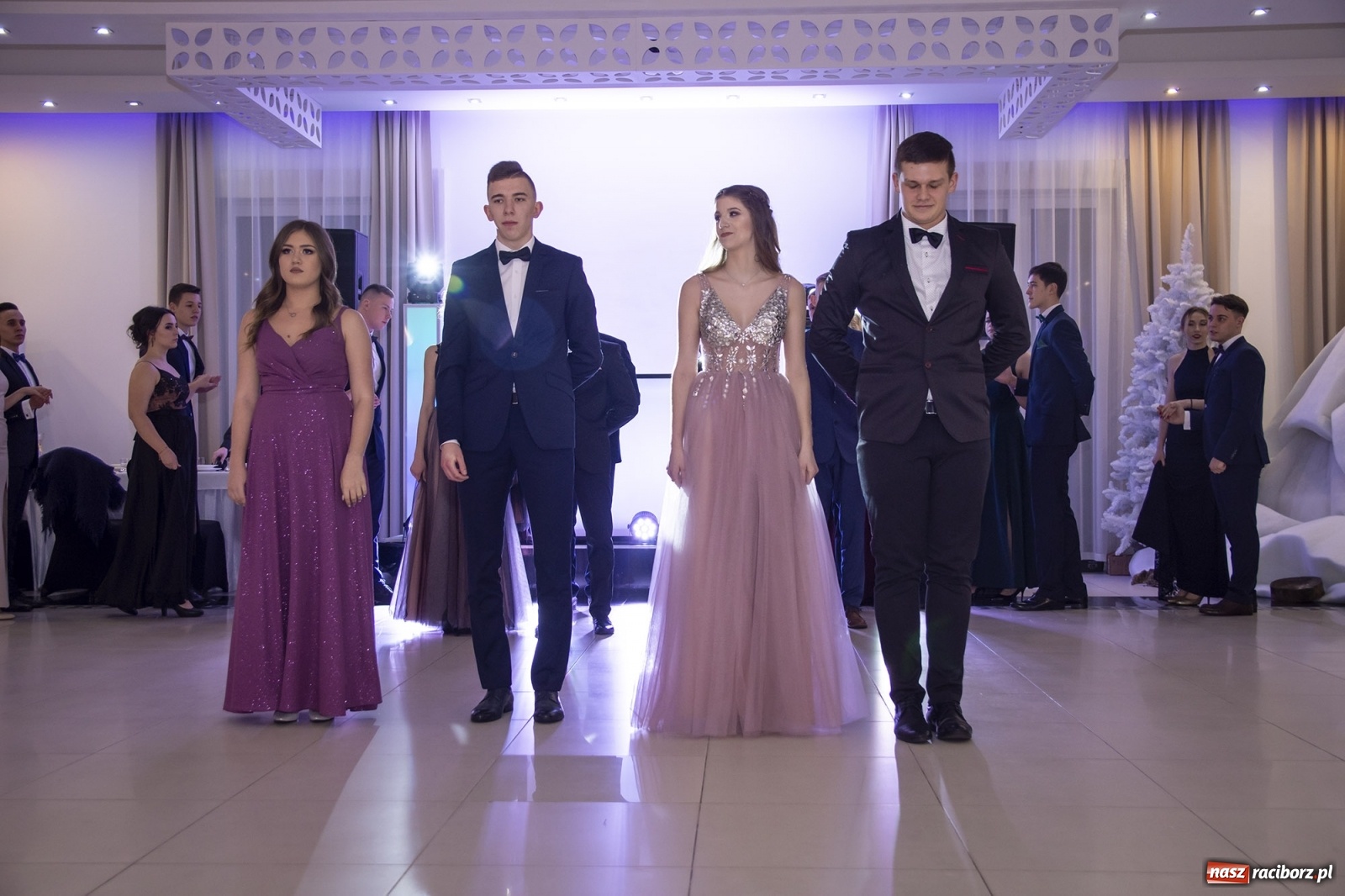 Zdjęcie w galerii na portalu naszraciborz.pl: Sportowcy i mundurowcy z ZSOMS Racibórz otworzyli sezon studniówek [FOTO i WIDEO] wiadomości z regionu