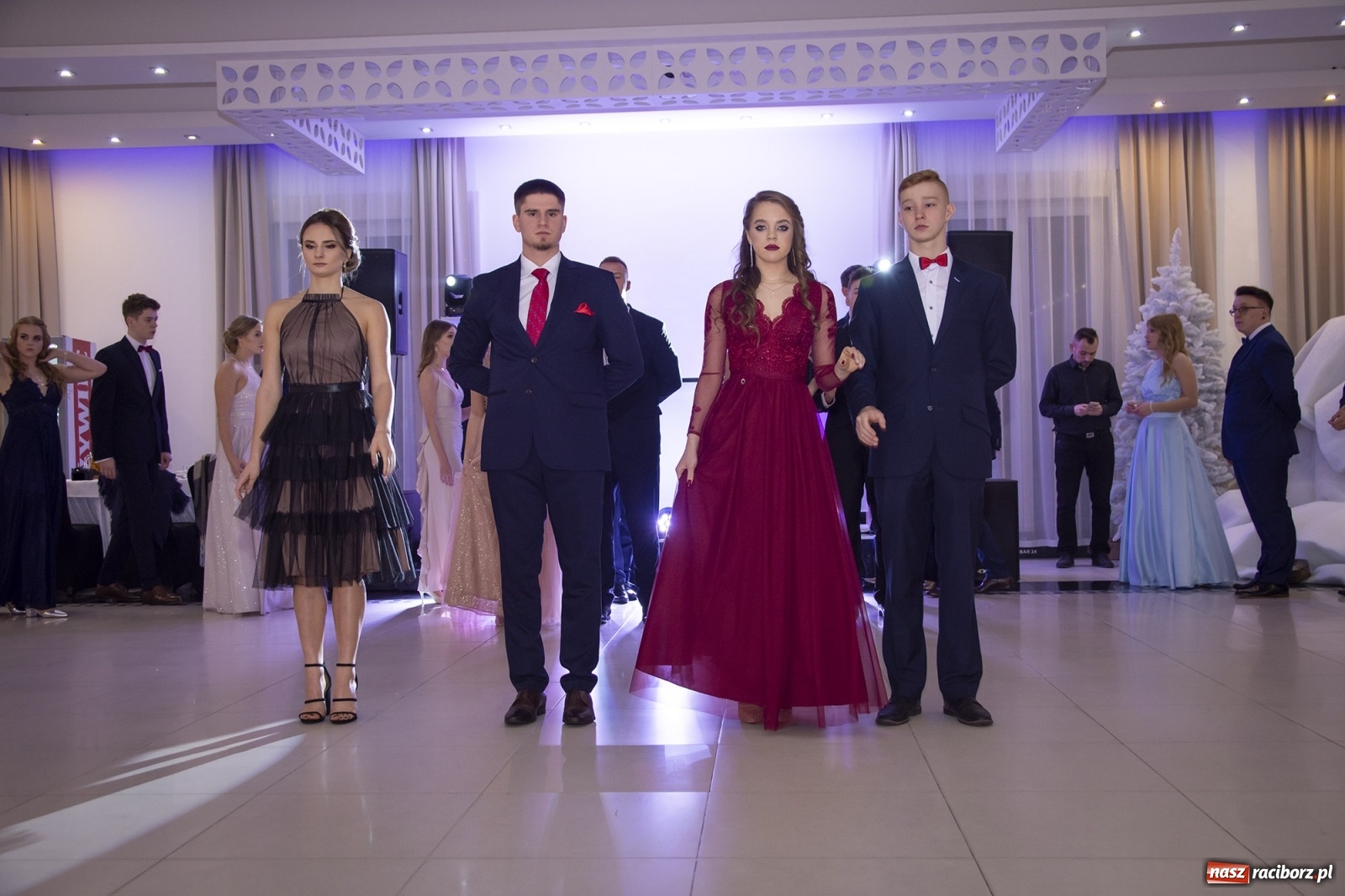 Zdjęcie w galerii na portalu naszraciborz.pl: Sportowcy i mundurowcy z ZSOMS Racibórz otworzyli sezon studniówek [FOTO i WIDEO] wiadomości z regionu