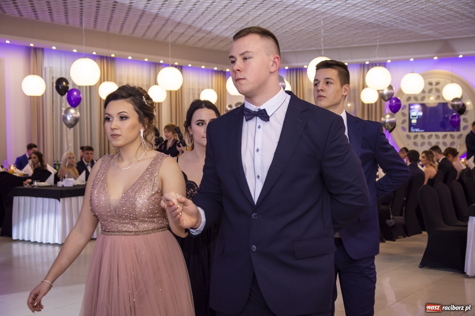 Zdjęcie w galerii na portalu naszraciborz.pl: Sportowcy i mundurowcy z ZSOMS Racibórz otworzyli sezon studniówek [FOTO i WIDEO] wiadomości z regionu