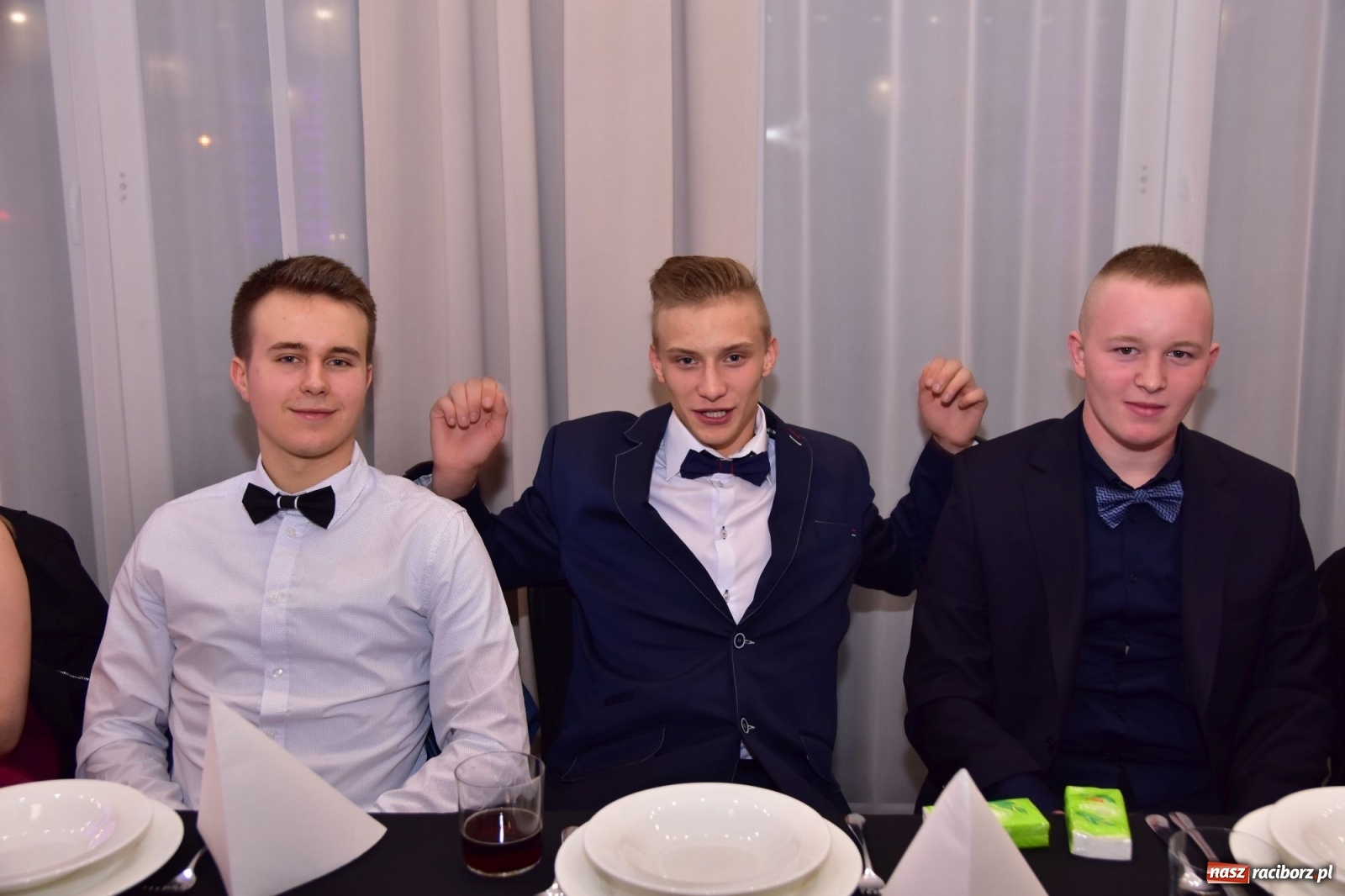 Zdjęcie w galerii na portalu naszraciborz.pl: Sportowcy i mundurowcy z ZSOMS Racibórz otworzyli sezon studniówek [FOTO i WIDEO] wiadomości z regionu