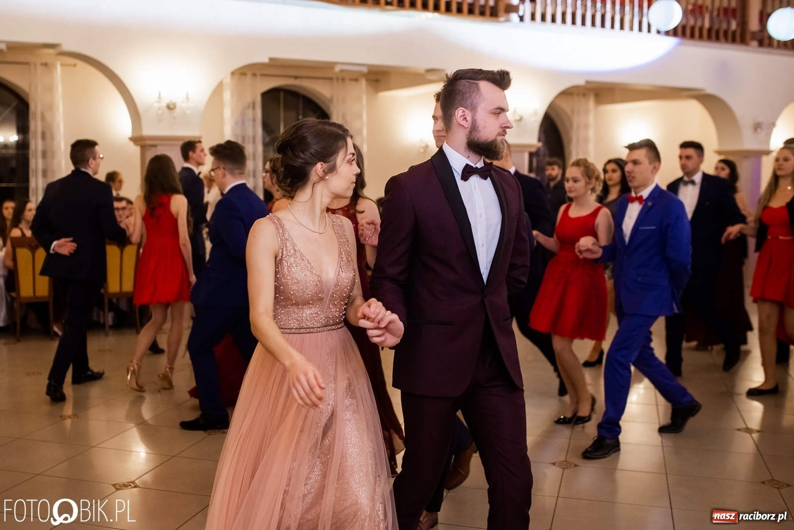 Zdjęcie w galerii na portalu naszraciborz.pl: Maturzyści z Mechanika wyszli do studniówkowego poloneza [FOTO i WIDEO] wiadomości z regionu