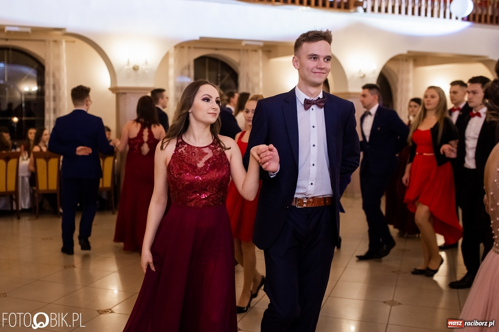 Zdjęcie w galerii na portalu naszraciborz.pl: Maturzyści z Mechanika wyszli do studniówkowego poloneza [FOTO i WIDEO] wiadomości z regionu