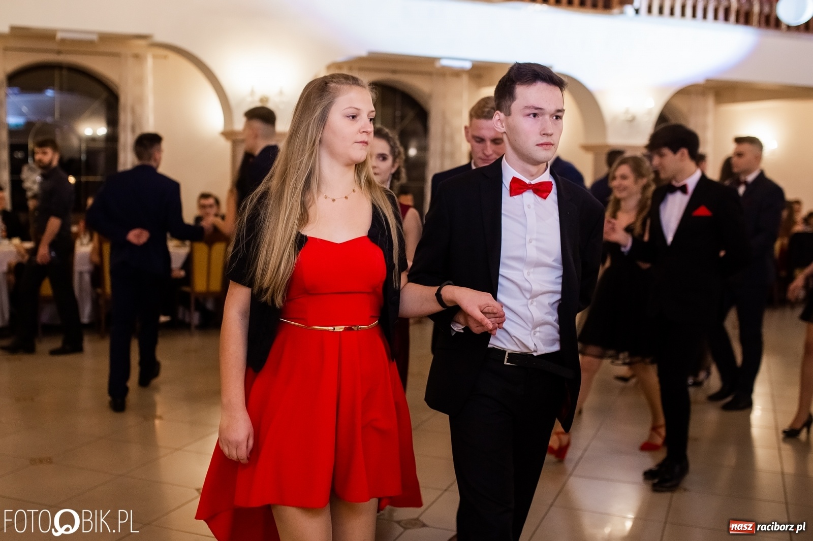 Zdjęcie w galerii na portalu naszraciborz.pl: Maturzyści z Mechanika wyszli do studniówkowego poloneza [FOTO i WIDEO] wiadomości z regionu