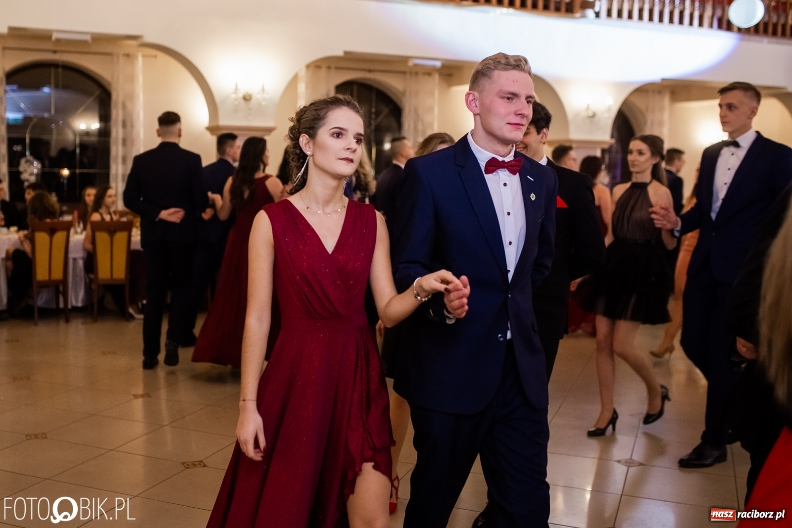 Zdjęcie w galerii na portalu naszraciborz.pl: Maturzyści z Mechanika wyszli do studniówkowego poloneza [FOTO i WIDEO] wiadomości z regionu