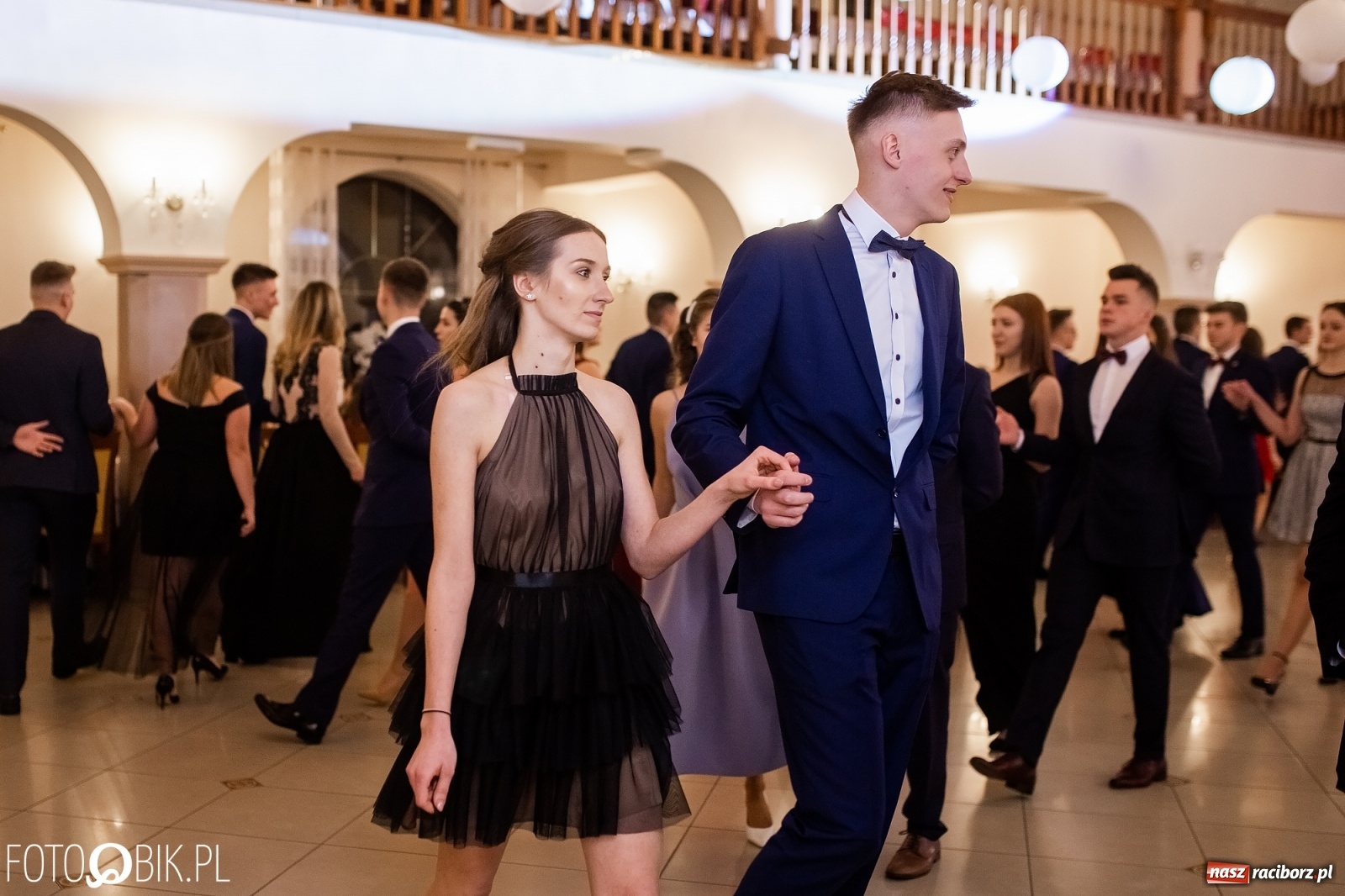 Zdjęcie w galerii na portalu naszraciborz.pl: Maturzyści z Mechanika wyszli do studniówkowego poloneza [FOTO i WIDEO] wiadomości z regionu