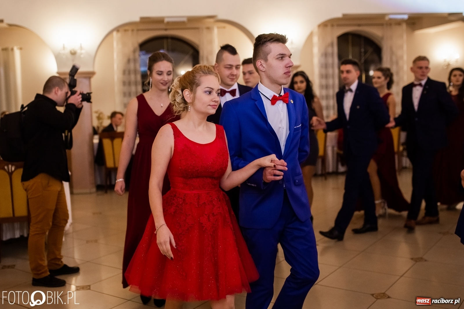 Zdjęcie w galerii na portalu naszraciborz.pl: Maturzyści z Mechanika wyszli do studniówkowego poloneza [FOTO i WIDEO] wiadomości z regionu