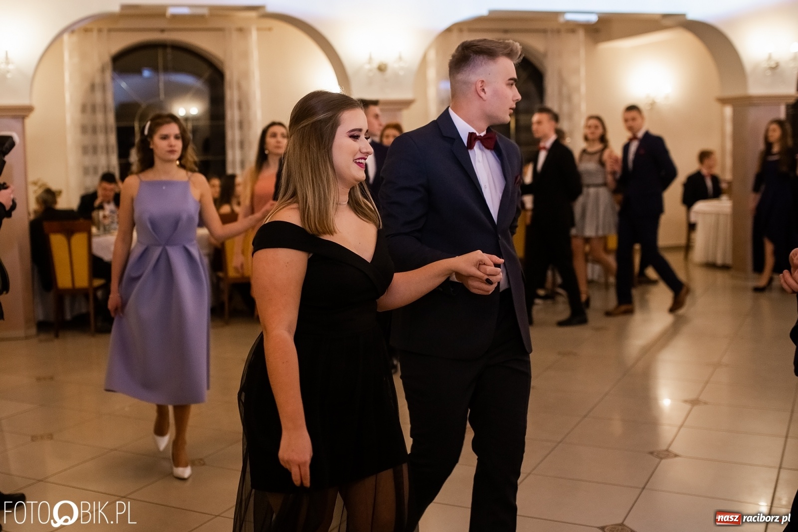 Zdjęcie w galerii na portalu naszraciborz.pl: Maturzyści z Mechanika wyszli do studniówkowego poloneza [FOTO i WIDEO] wiadomości z regionu