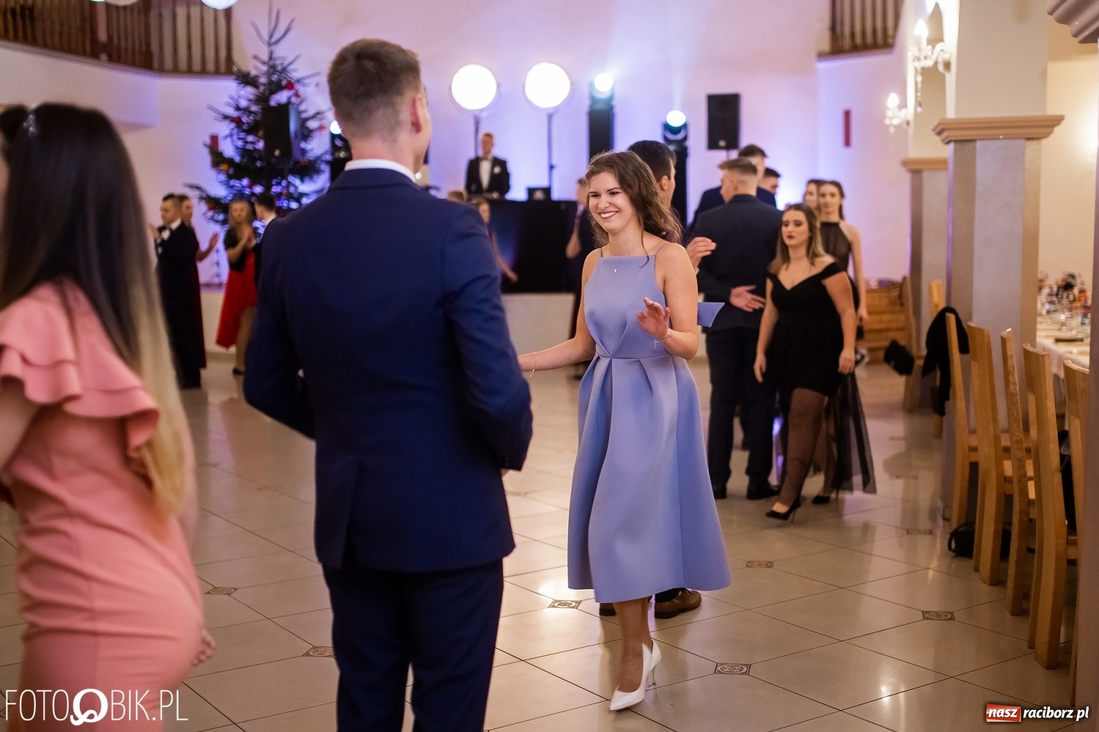 Zdjęcie w galerii na portalu naszraciborz.pl: Maturzyści z Mechanika wyszli do studniówkowego poloneza [FOTO i WIDEO] wiadomości z regionu