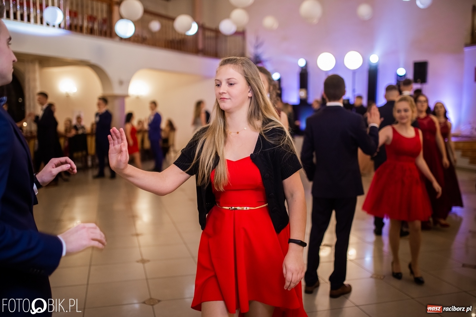 Zdjęcie w galerii na portalu naszraciborz.pl: Maturzyści z Mechanika wyszli do studniówkowego poloneza [FOTO i WIDEO] wiadomości z regionu