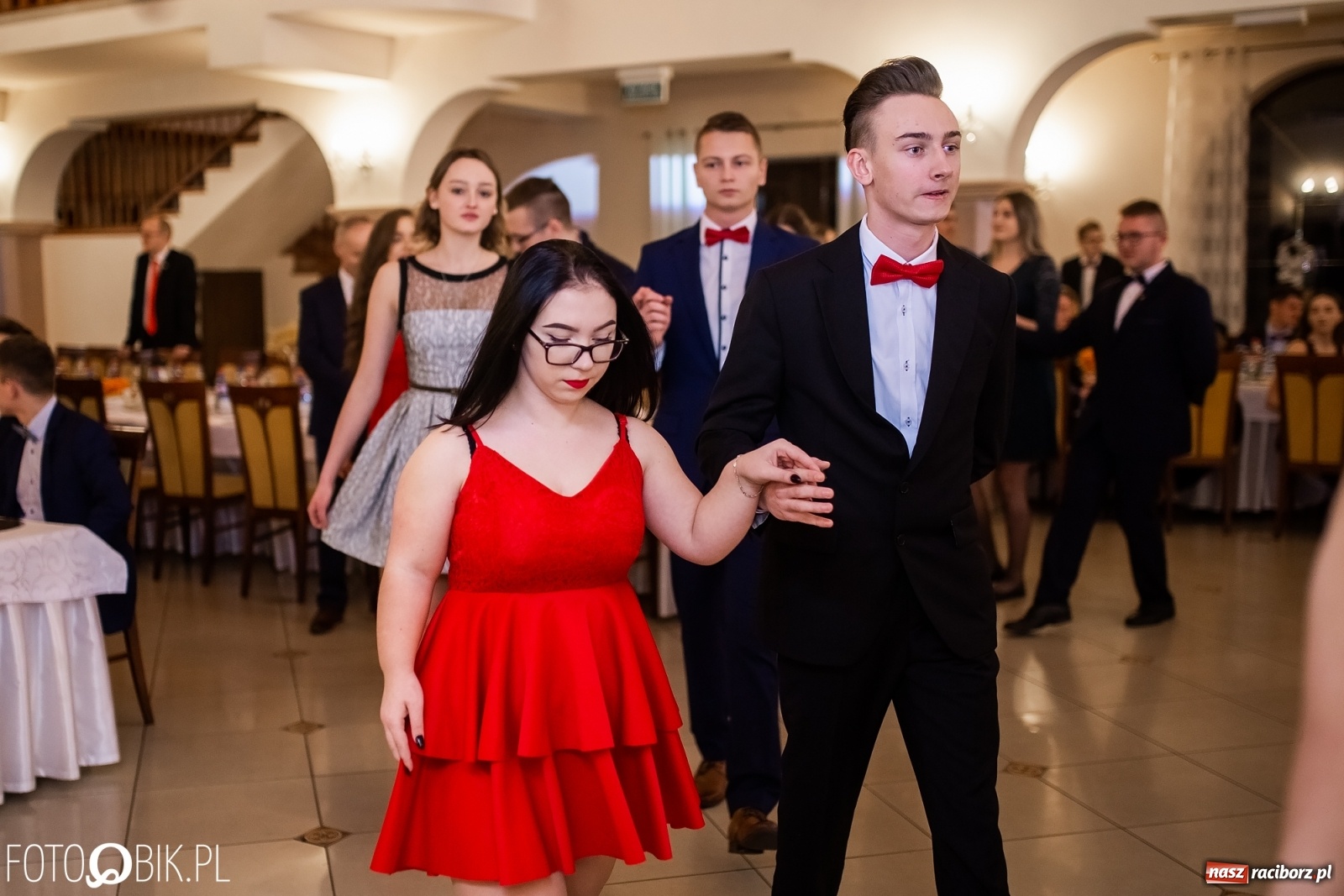 Zdjęcie w galerii na portalu naszraciborz.pl: Maturzyści z Mechanika wyszli do studniówkowego poloneza [FOTO i WIDEO] wiadomości z regionu