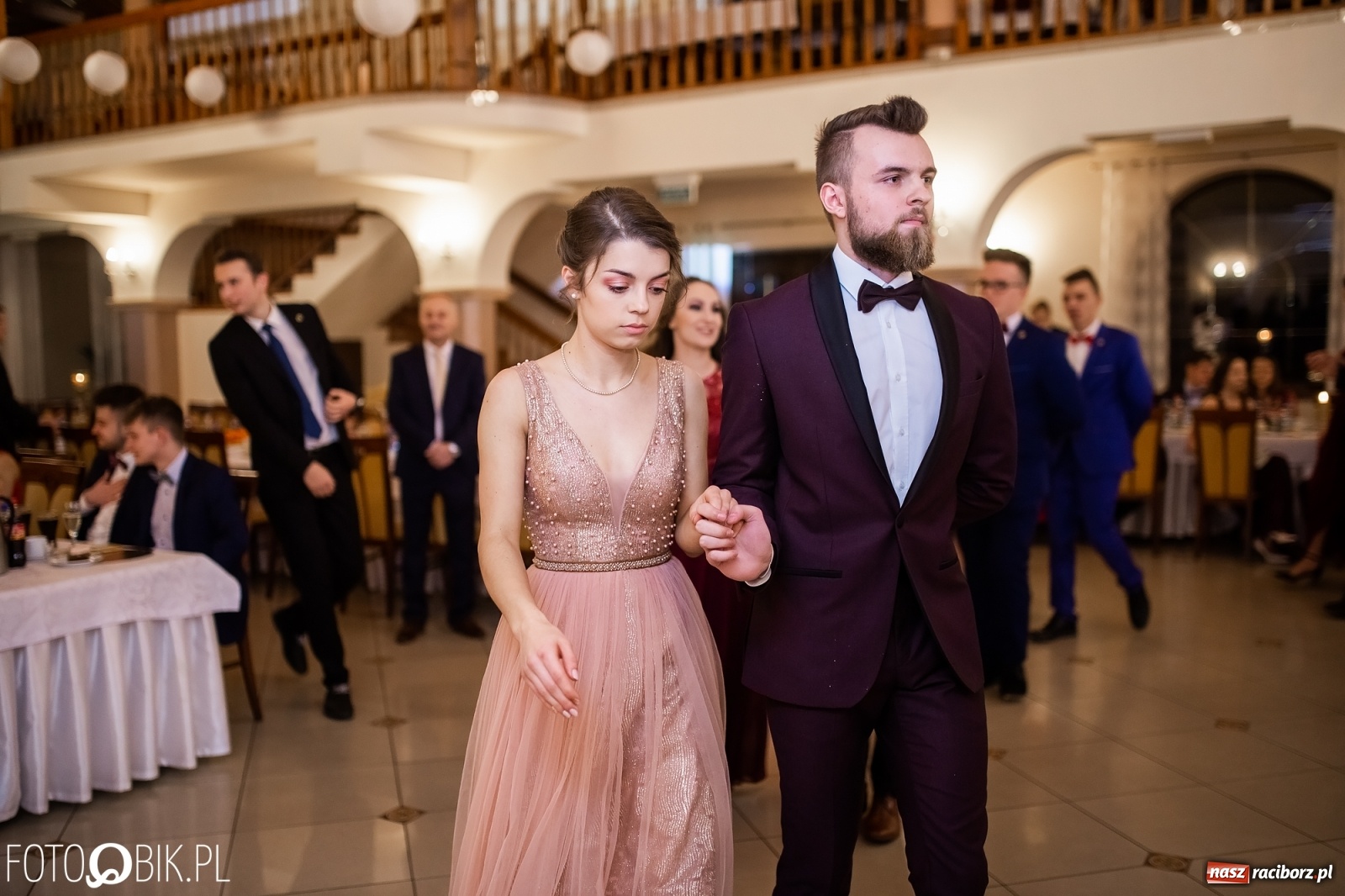 Zdjęcie w galerii na portalu naszraciborz.pl: Maturzyści z Mechanika wyszli do studniówkowego poloneza [FOTO i WIDEO] wiadomości z regionu