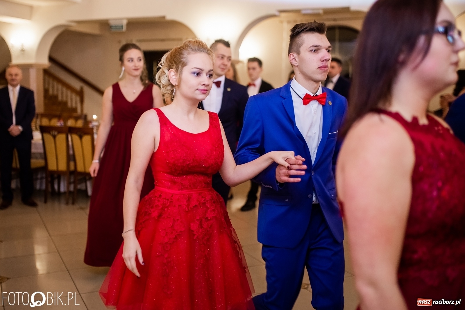 Zdjęcie w galerii na portalu naszraciborz.pl: Maturzyści z Mechanika wyszli do studniówkowego poloneza [FOTO i WIDEO] wiadomości z regionu