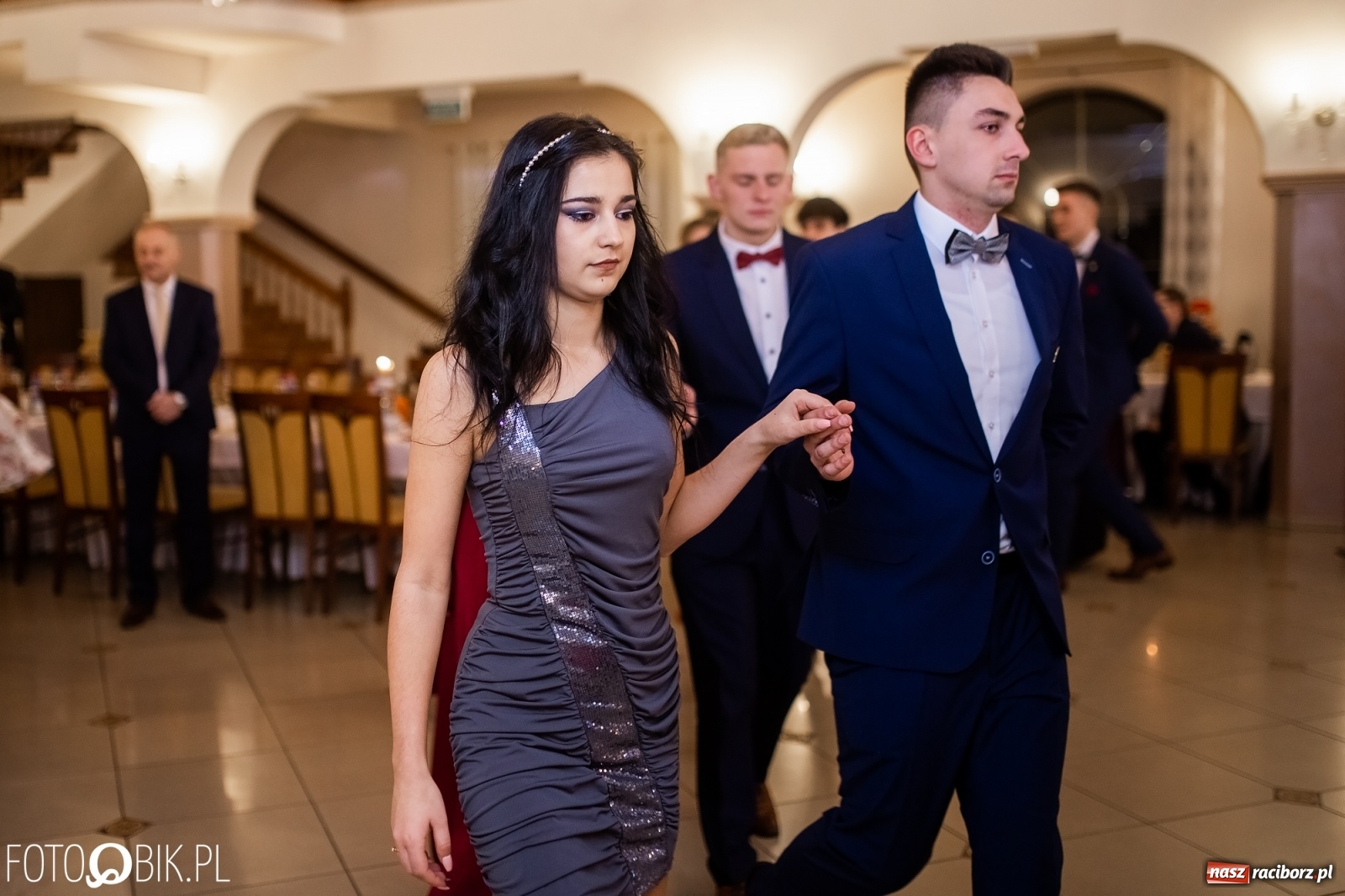 Zdjęcie w galerii na portalu naszraciborz.pl: Maturzyści z Mechanika wyszli do studniówkowego poloneza [FOTO i WIDEO] wiadomości z regionu