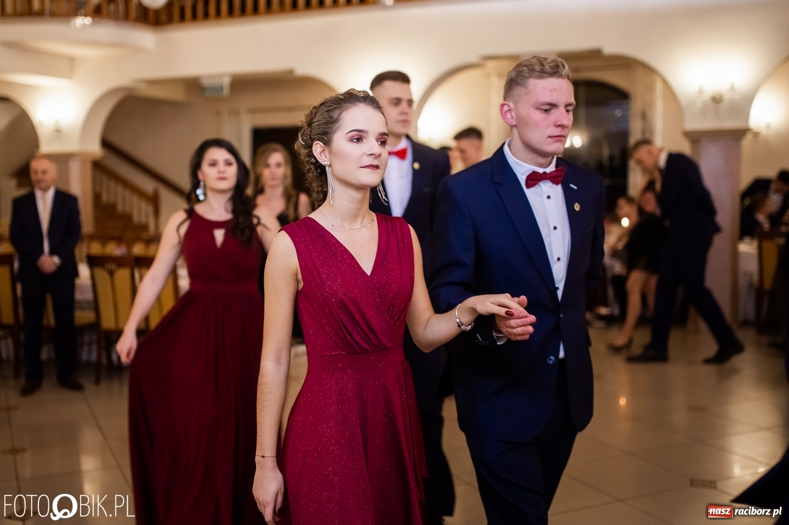 Zdjęcie w galerii na portalu naszraciborz.pl: Maturzyści z Mechanika wyszli do studniówkowego poloneza [FOTO i WIDEO] wiadomości z regionu