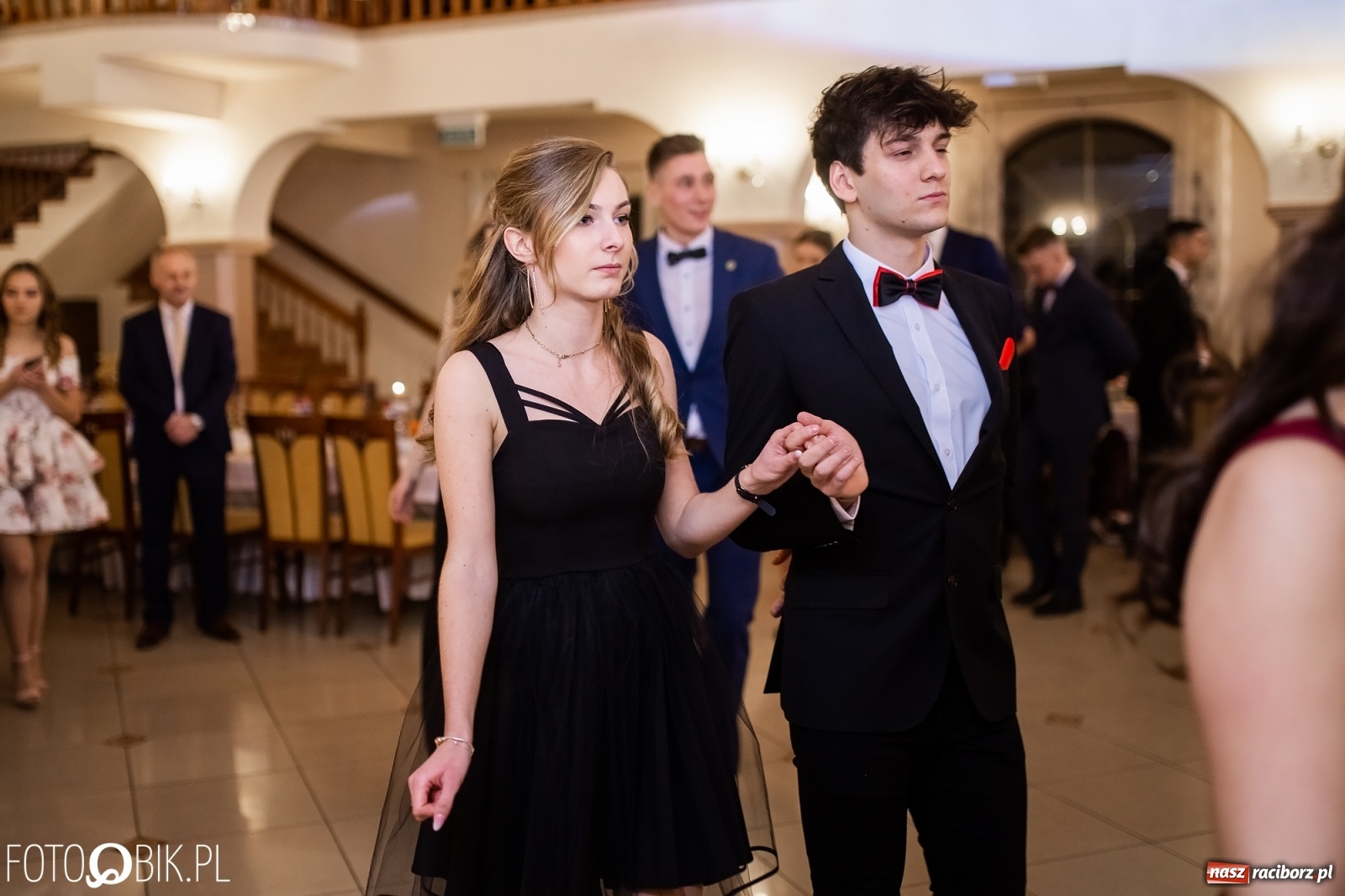 Zdjęcie w galerii na portalu naszraciborz.pl: Maturzyści z Mechanika wyszli do studniówkowego poloneza [FOTO i WIDEO] wiadomości z regionu