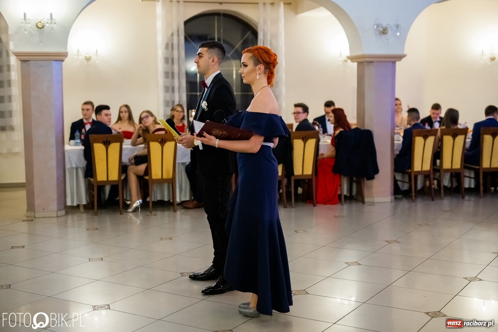 Zdjęcie w galerii na portalu naszraciborz.pl: Maturzyści z Mechanika wyszli do studniówkowego poloneza [FOTO i WIDEO] wiadomości z regionu