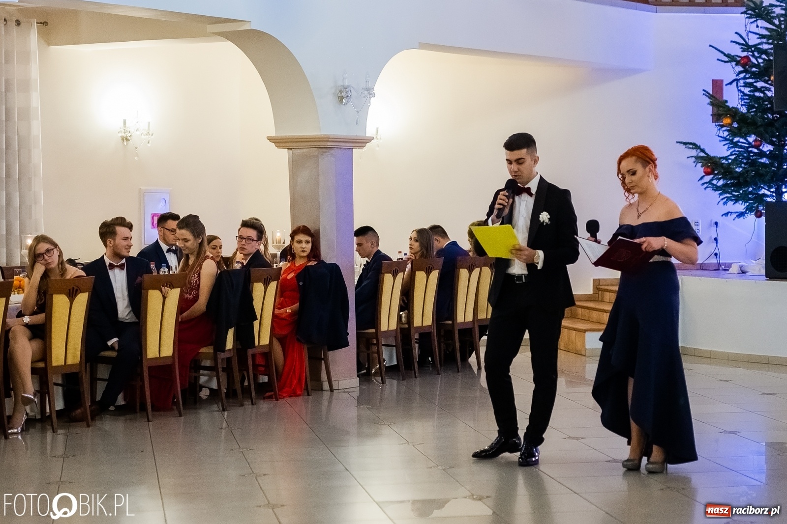 Zdjęcie w galerii na portalu naszraciborz.pl: Maturzyści z Mechanika wyszli do studniówkowego poloneza [FOTO i WIDEO] wiadomości z regionu