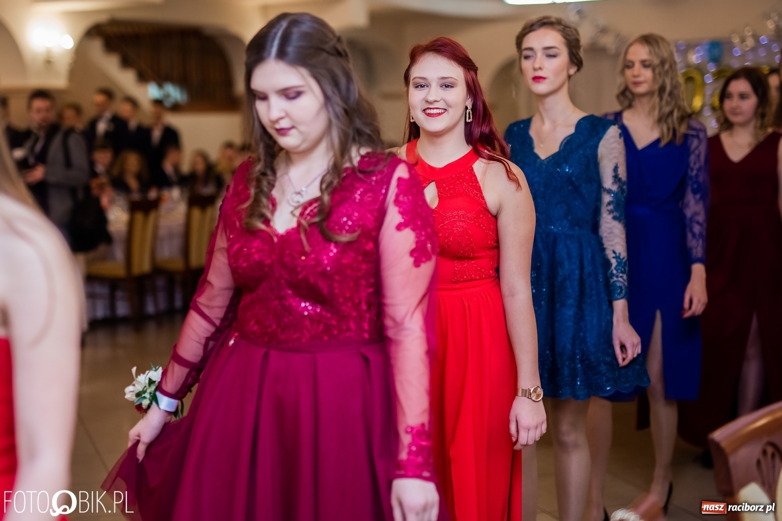 Zdjęcie w galerii na portalu naszraciborz.pl: Maturzyści z Mechanika wyszli do studniówkowego poloneza [FOTO i WIDEO] wiadomości z regionu